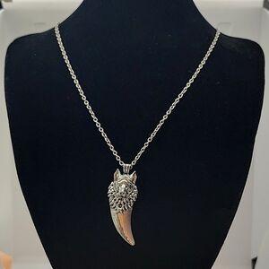 💖 Wolf Pendant Necklace